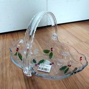 Celebrations by Mikasa Holiday Merry Holly Basket Christmas WY268/524